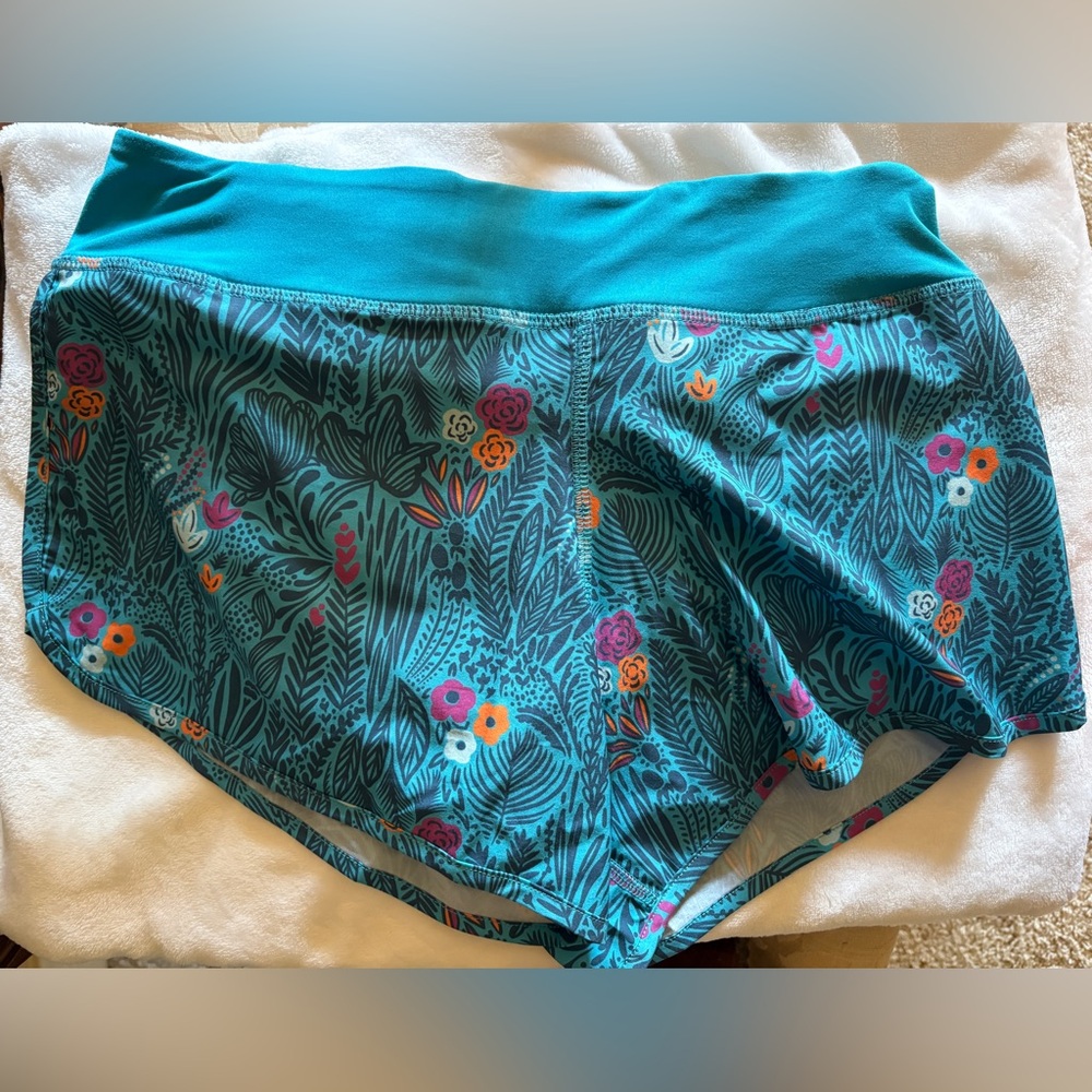 New! Rabbit Peacock Blue Women's Athletic Shorts Size small 4” inseam
